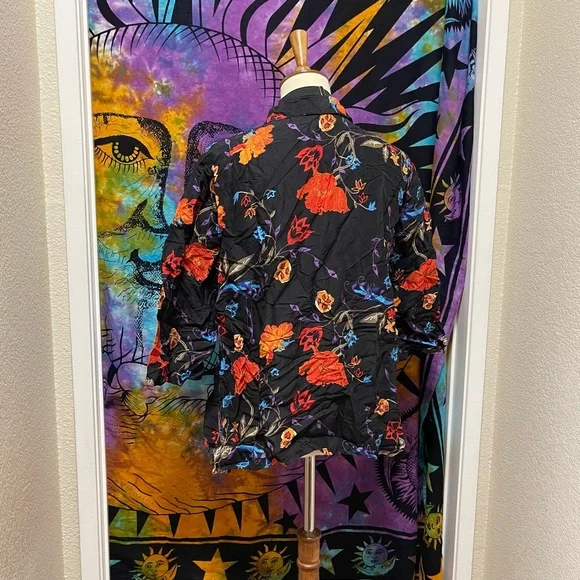 🌈 Lovely floral night button top - Picture 5 of 11